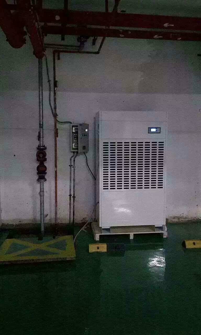 庫(kù)房和車庫(kù)