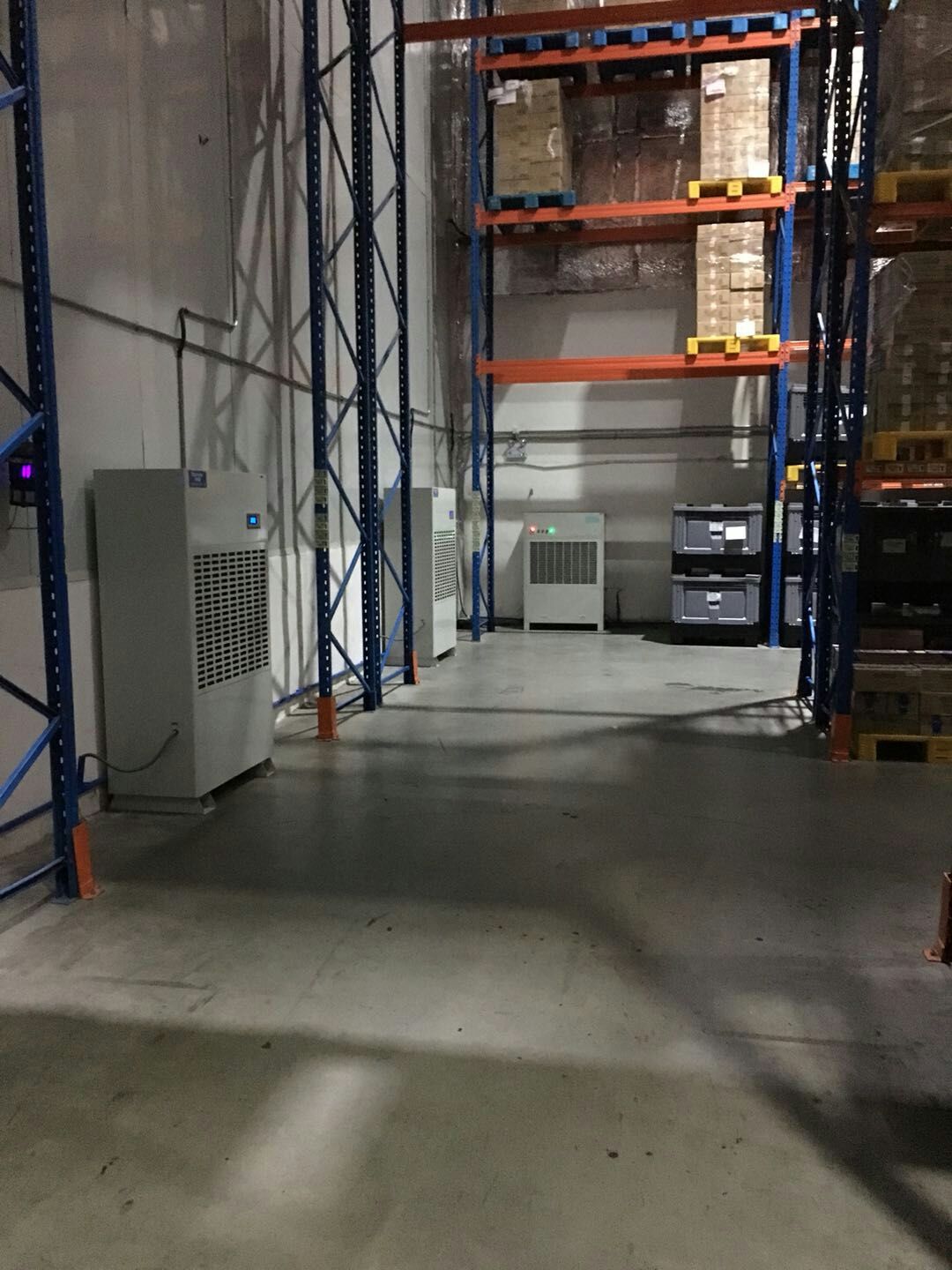 庫(kù)房和車庫(kù)